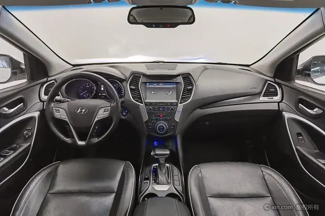 Hyundai Shengda 2.0T automatic two-wheel drive intelligent 7-seater