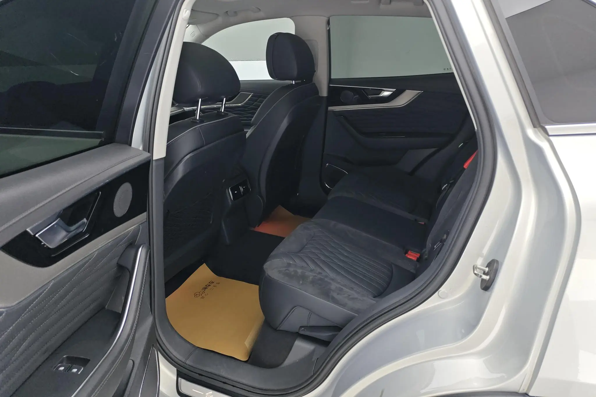 Hongqi Hongqi HS5 2.0T Zhilian Qixiang four-wheel drive version