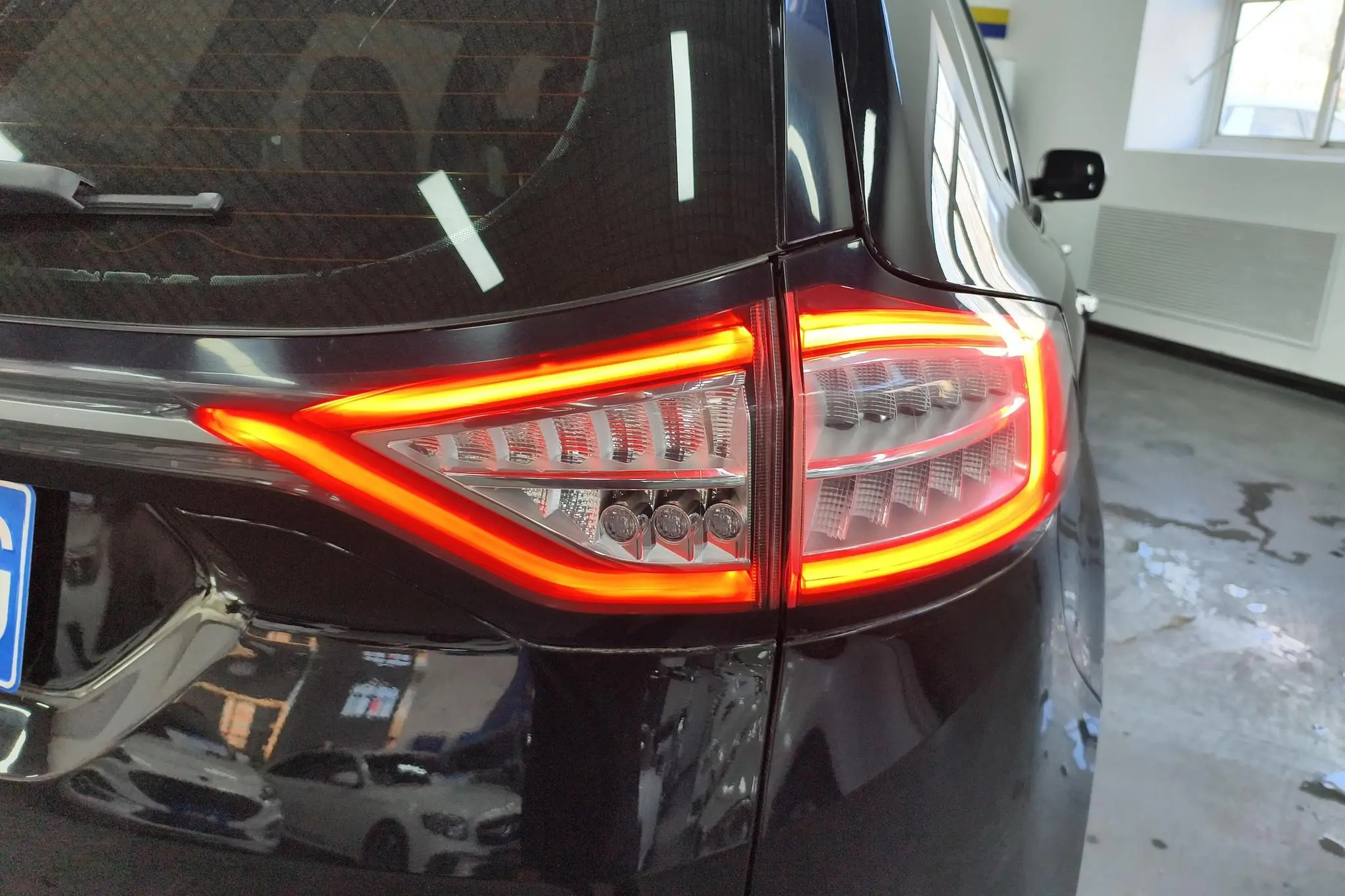 Ford Sharp World EcoBoost 245 two-wheel drive elite 5-seater country VI