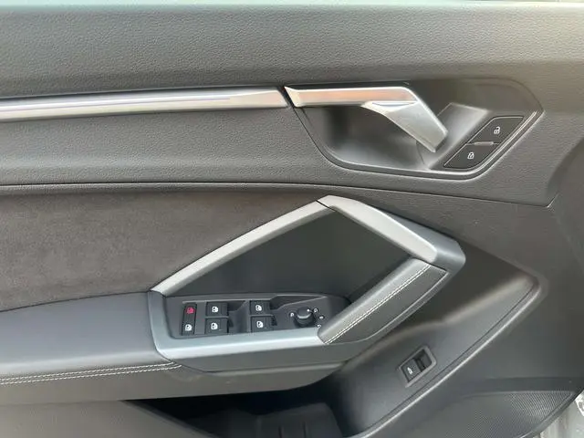 Audi Audi Q3 35 TFSI fashion and elegant