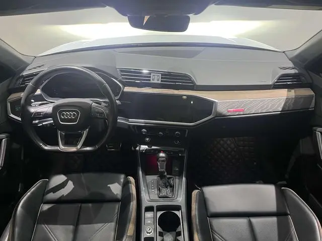 Audi Audi Q3 35 TFSI fashion and elegant