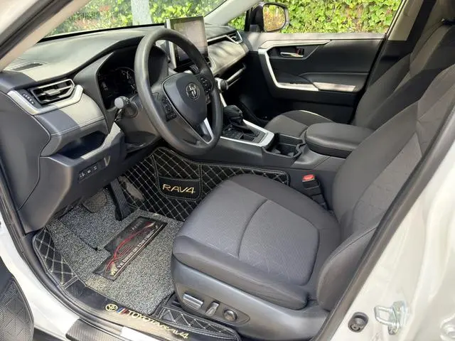 TOYOTA RAV4 Rongfang 2.0L CVT four-wheel drive fashion version