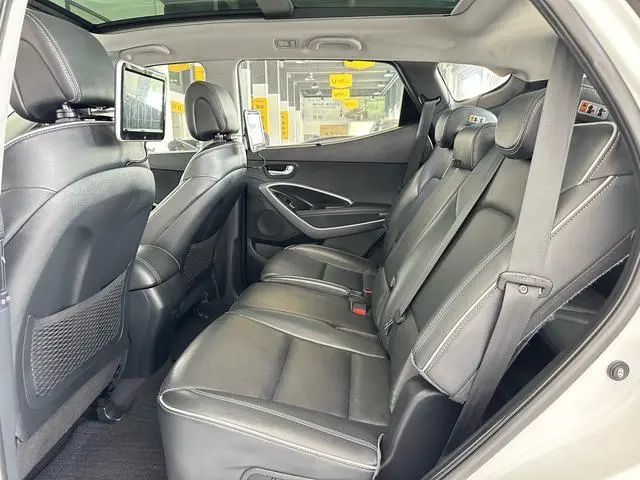 Hyundai Shengda 2.0T automatic two-wheel drive intelligent 7-seater