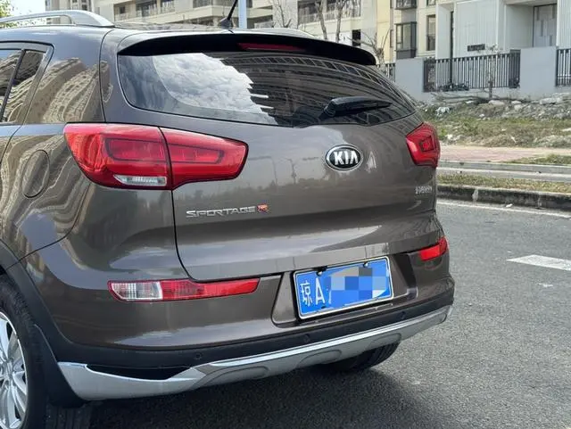 Kia Smart running 2.0L automatic two-wheel drive version GL