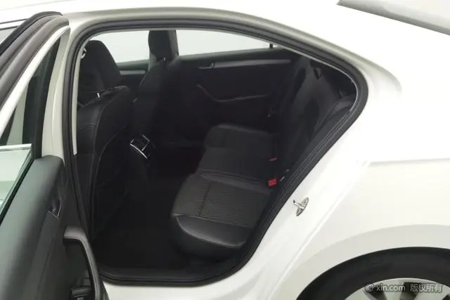 Skoda Speed pie ZI330 DSG Comfort Edition Country V