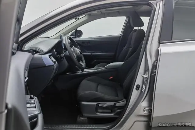TOYOTA IZOA 2.0L Yixiang Edition