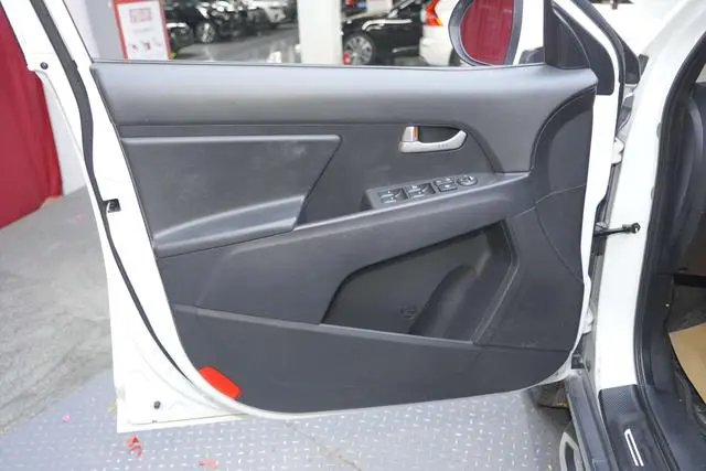 Kia Smart running 2.0L automatic two-wheel drive version GL