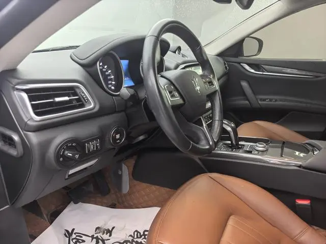 Maserati Ghibli 3.0T 350Hp standard version Country V