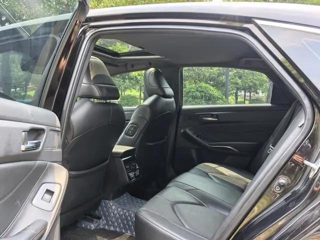 TOYOTA Asian dragon 2.0L XLE Premium Edition