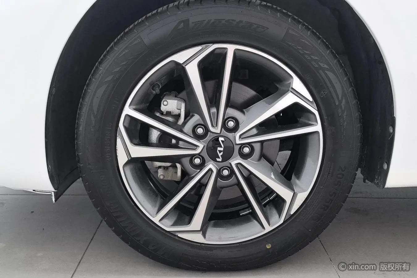 Kia Kia K3 1.5L IVT Deluxe Edition
