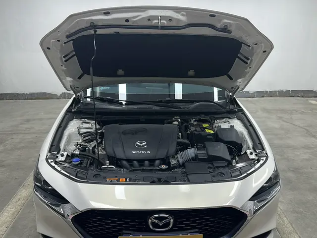 Mazda Mazda 3 Angkesaila 2.0L automatic quality dazzling version