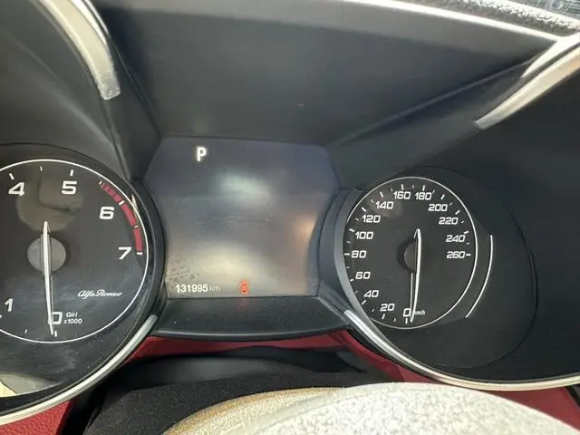 Alfa Romeo Giulia 2.0T 200HP Deluxe Edition