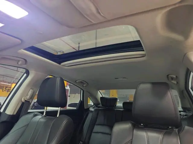 Honda Lingpai Rui*Hybrid 1.5L Leading Version
