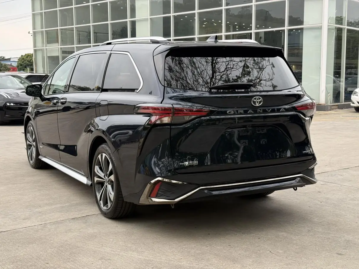 TOYOTA Grevia Smart Electric Hybrid Dual Engine 2.5L Flagship VIP