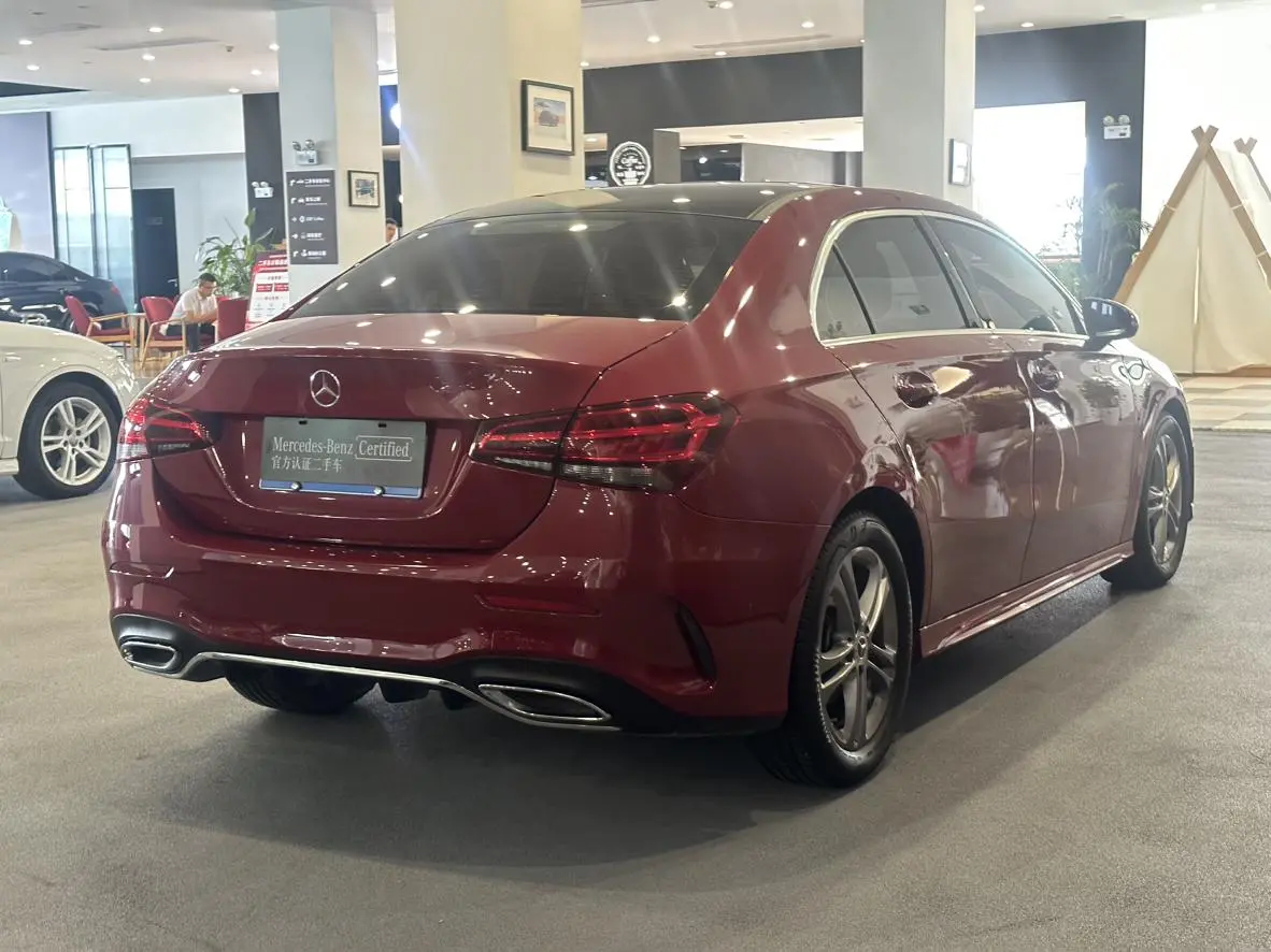 Mercedes-Benz Mercedes-Benz A-class Facelift A 180 L sports sedan