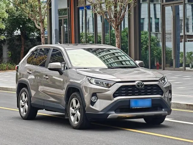 TOYOTA RAV4 Rongfang 2.0L CVT two-wheel drive fashion version