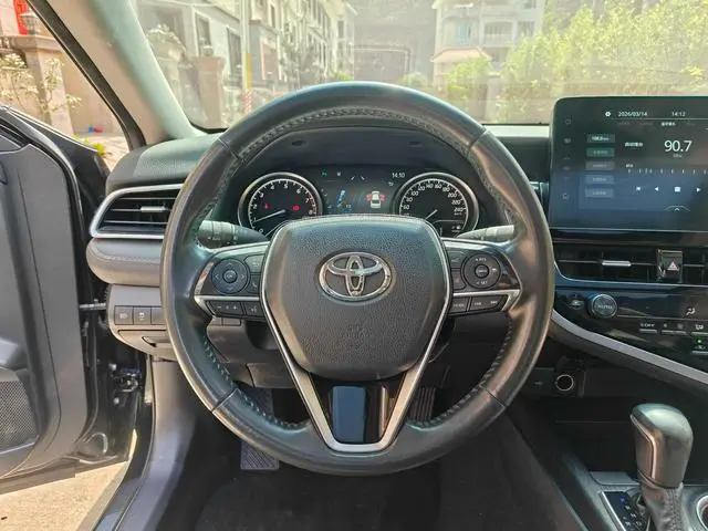 TOYOTA Camry 2.0G Deluxe Edition
