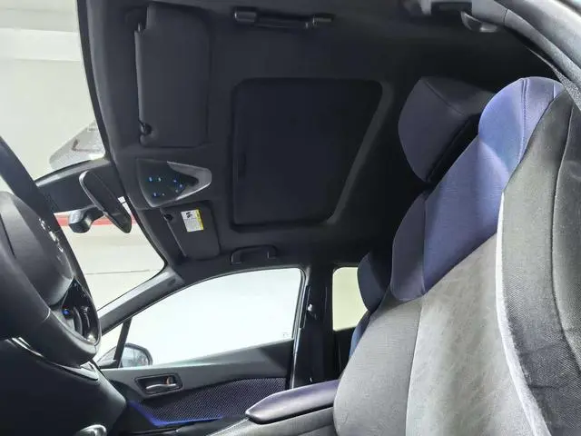 TOYOTA Toyota C-HR 2.0L Luxury sunroof version Country V