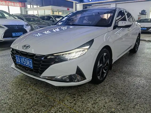 Hyundai Elantra 1.5L CVT LUX Premium Edition