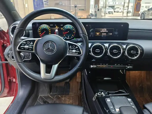 Mercedes-Benz Mercedes-Benz A-class Facelift A 180 L sports sedan