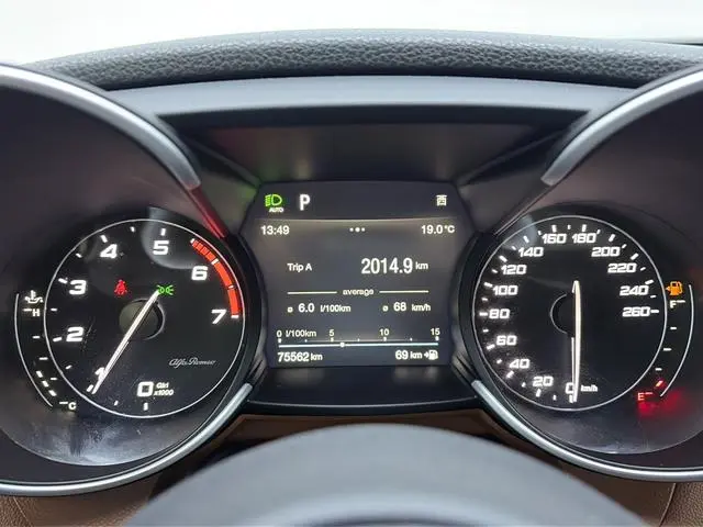 Alfa Romeo Giulia 2.0T 280HP Deluxe Edition