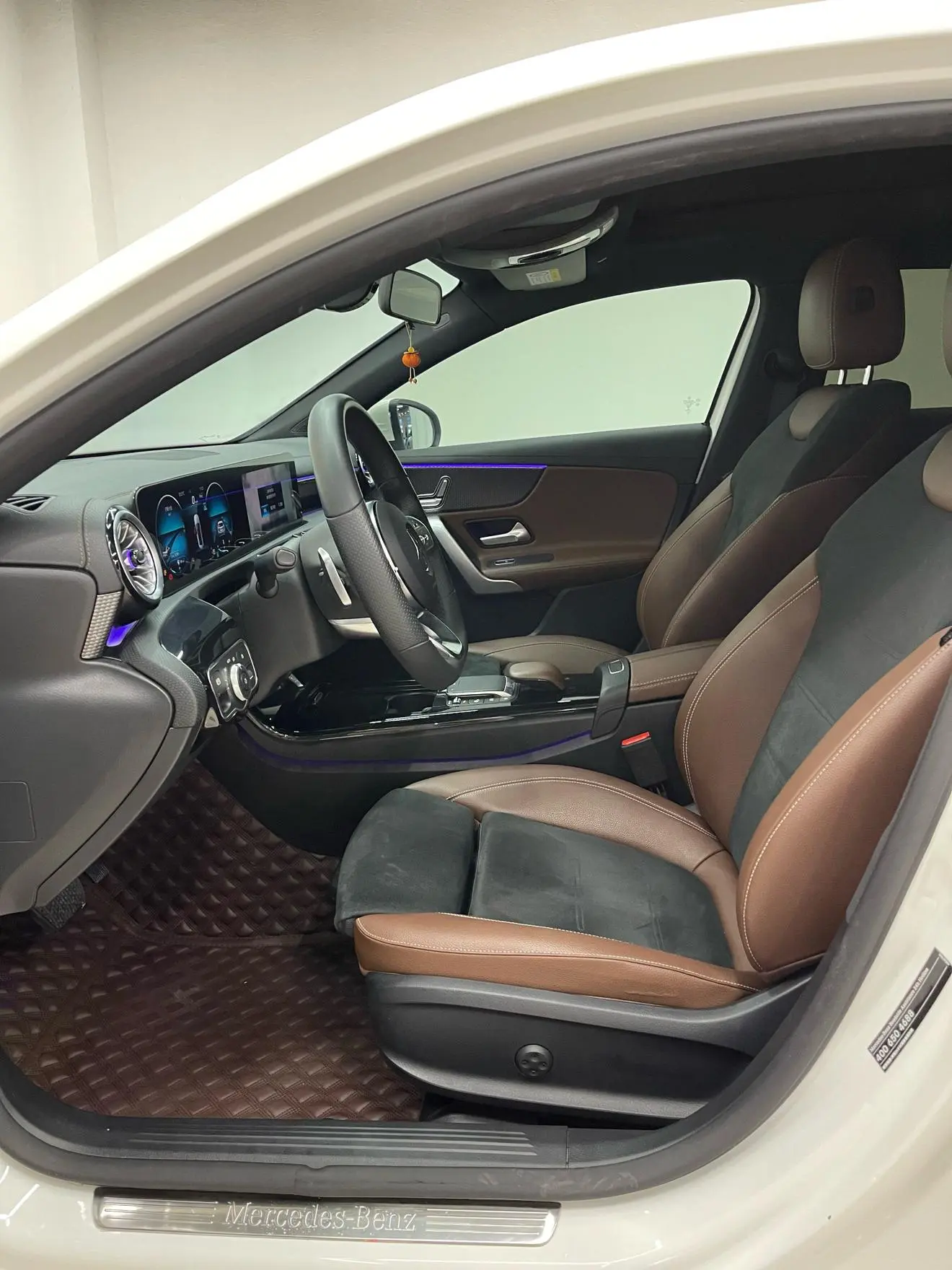 Mercedes-Benz Mercedes-Benz A-class A 200 L sports sedan fashion Version