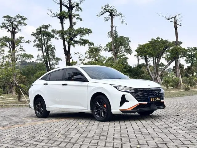Dongfeng Fengshen Yi Hyun Mach Version 1.5L Automatic Glory Version