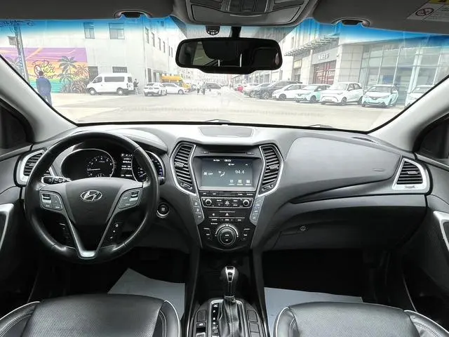 Hyundai Shengda 2.0T automatic two-wheel drive intelligent 7-seater