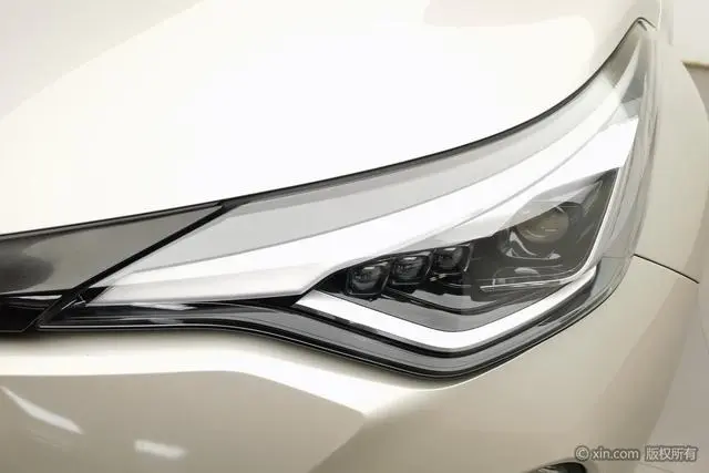 TOYOTA Toyota C-HR 2.0L Deluxe Edition