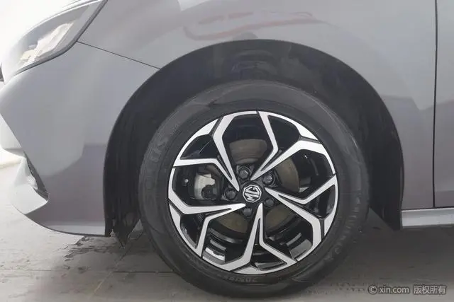 MG MG5 180DVVT CVT Youth Deluxe Edition