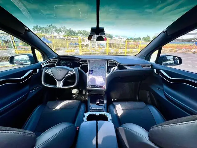 Tesla Model X 75D