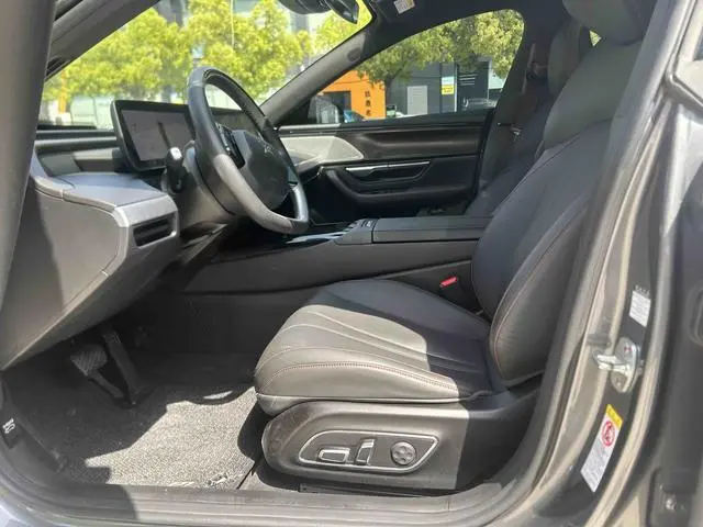 Xpeng Xiaopeng P7 562E Pengyi Performance Edition