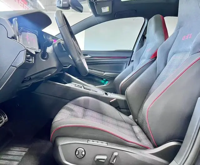 Volkswagen Golf GTI 380TSI DSG GTI