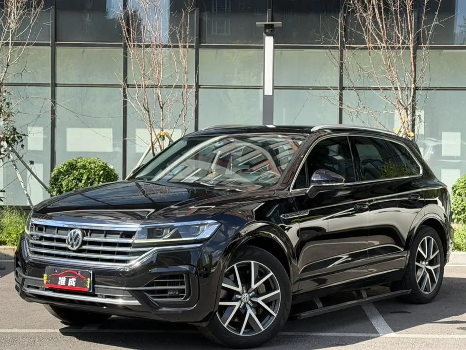Volkswagen Touareg 3.0 TSI Sharp Front Version Country V