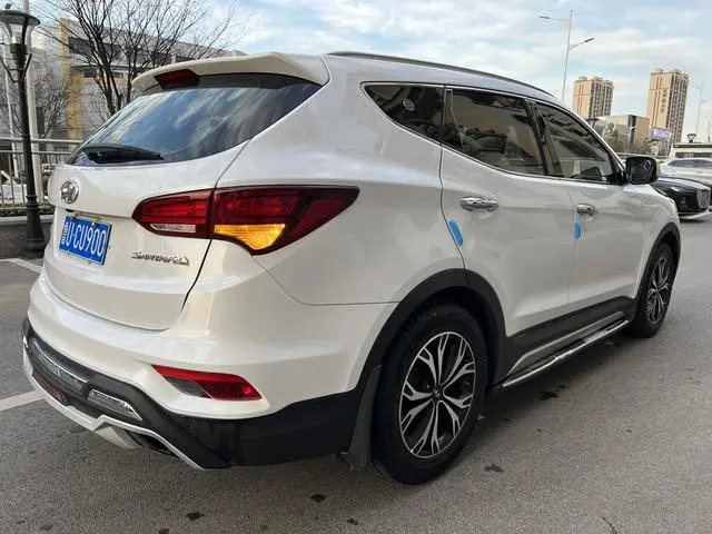 Hyundai Shengda 2.0T automatic two-wheel drive intelligent 7-seater