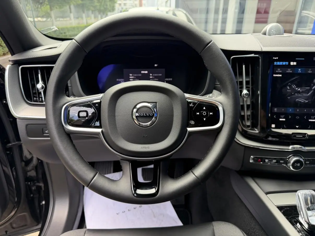 Volvo Volvo XC60 PHEV T8 four-wheel drive long battery life Zhiyuan Extreme night black version