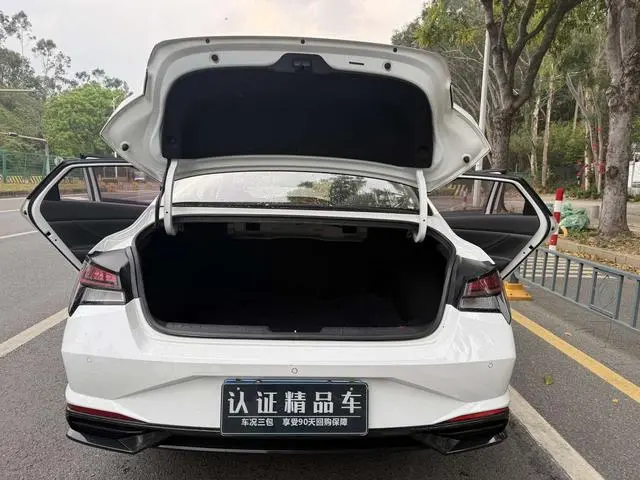 Hyundai Elantra 1.5L CVT LUX Premium Edition