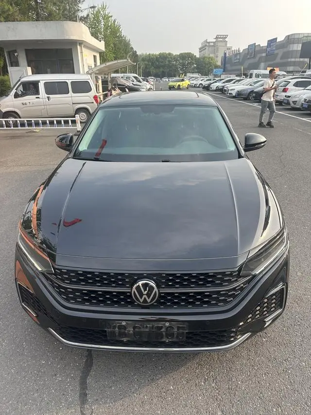 Volkswagen Passat 330TSI Starry Sky Elite Edition