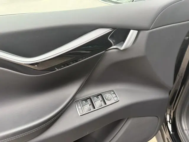 Tesla Model X 75D