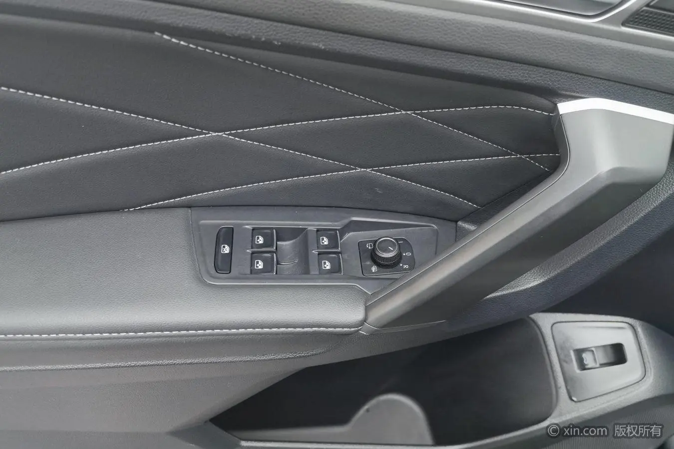 Volkswagen Tiguan L 330TSI two-wheel drive R-Line Premium edition