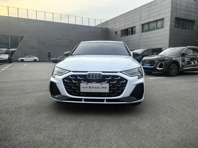 Audi Audi A3 Sportback 35 TFSI Flying Spur Exclusive Type