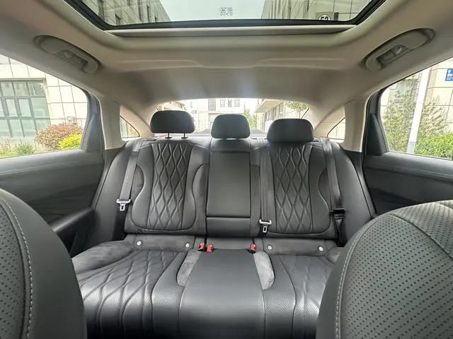 Roewe Roewe D7 DMH 125 Ultimate Edition