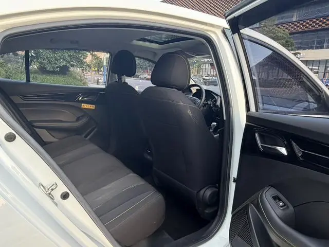 Roewe Roewe i5 1.5L CVT Platinum edition
