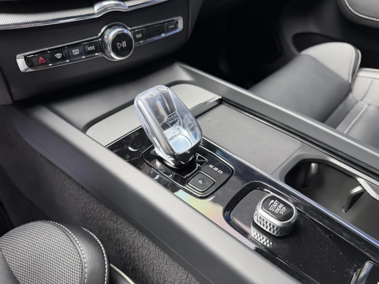 Volvo Volvo XC60 PHEV T8 four-wheel drive long battery life Zhiyuan Extreme night black version