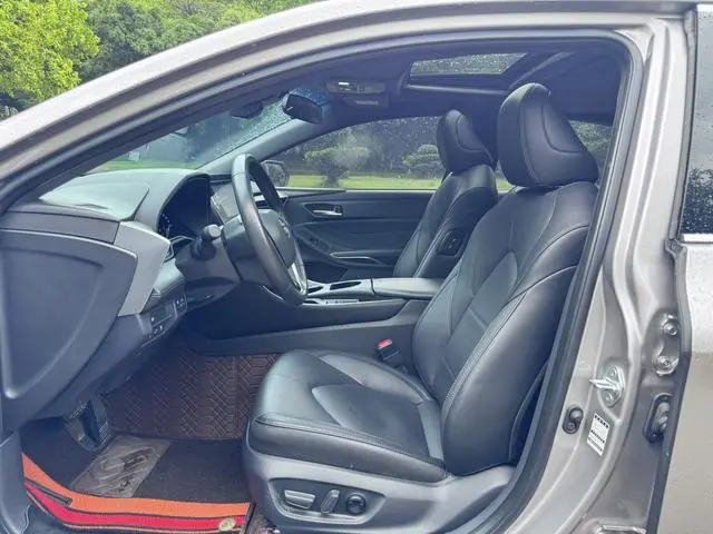 TOYOTA Asian dragon 2.0L CVT Premium Edition