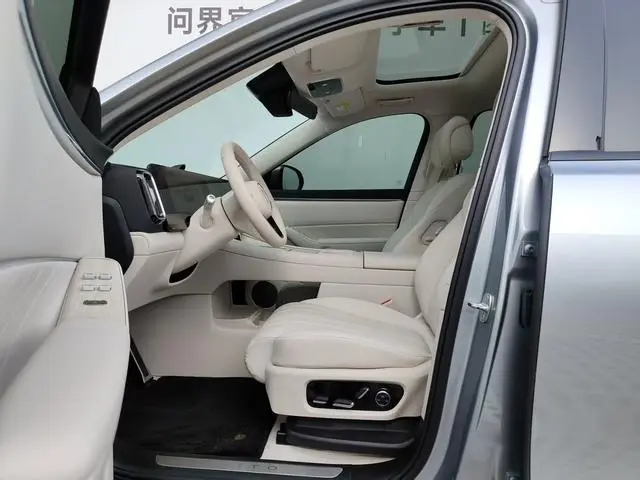 AITO Ask the world M8 Extended range Max+ five-seater version