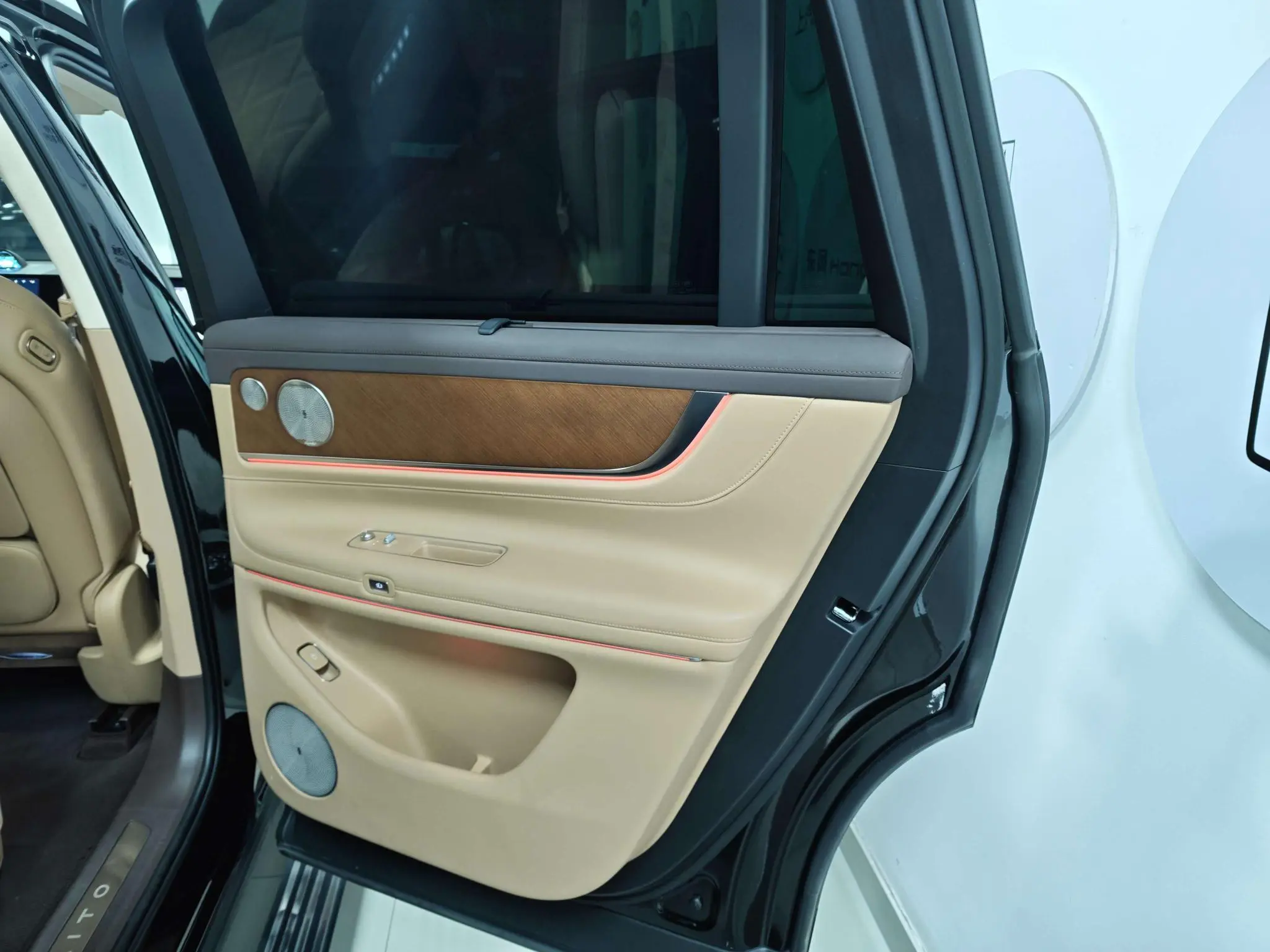 AITO Ask the world M9 Extended range Ultra six-seater version