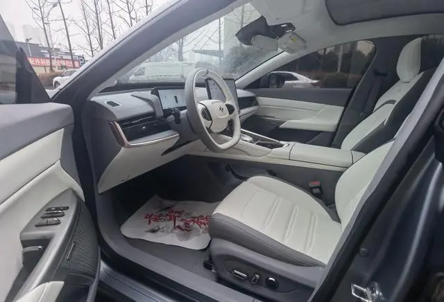 Dongfeng eπ eπ007 Pure electric 540 four-wheel drive Max version