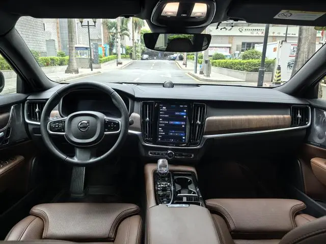 Volvo Volvo S90 PHEV T8 four-wheel drive long battery life Zhiya Deluxe Edition