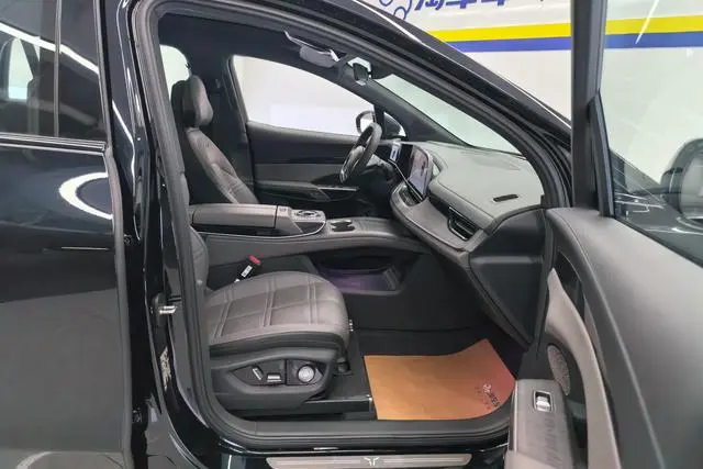 Hongqi Hongqi Tiangong 08 680 Ultra four-wheel drive version